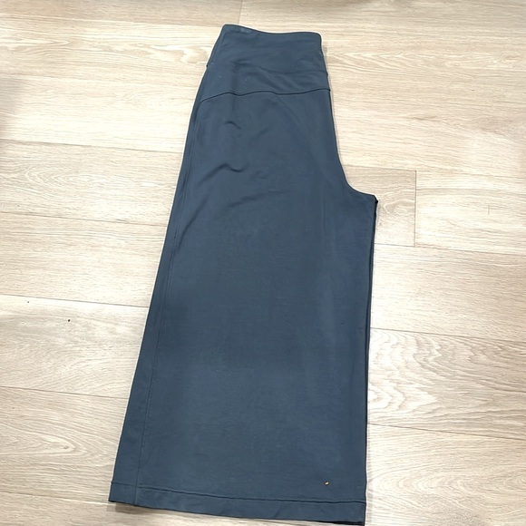 LULULEMON Size 10 Blissed Out Culottes Sea Steel - Size 10 - Picture 10 of 15